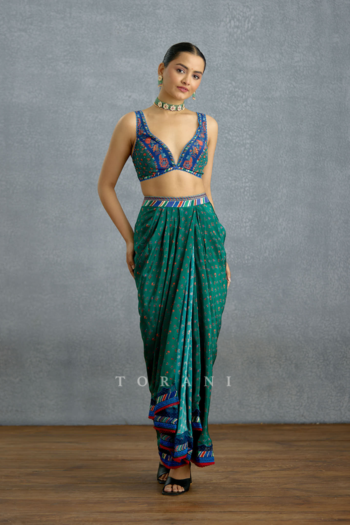 Mayurakshi Neelrang Cape Set