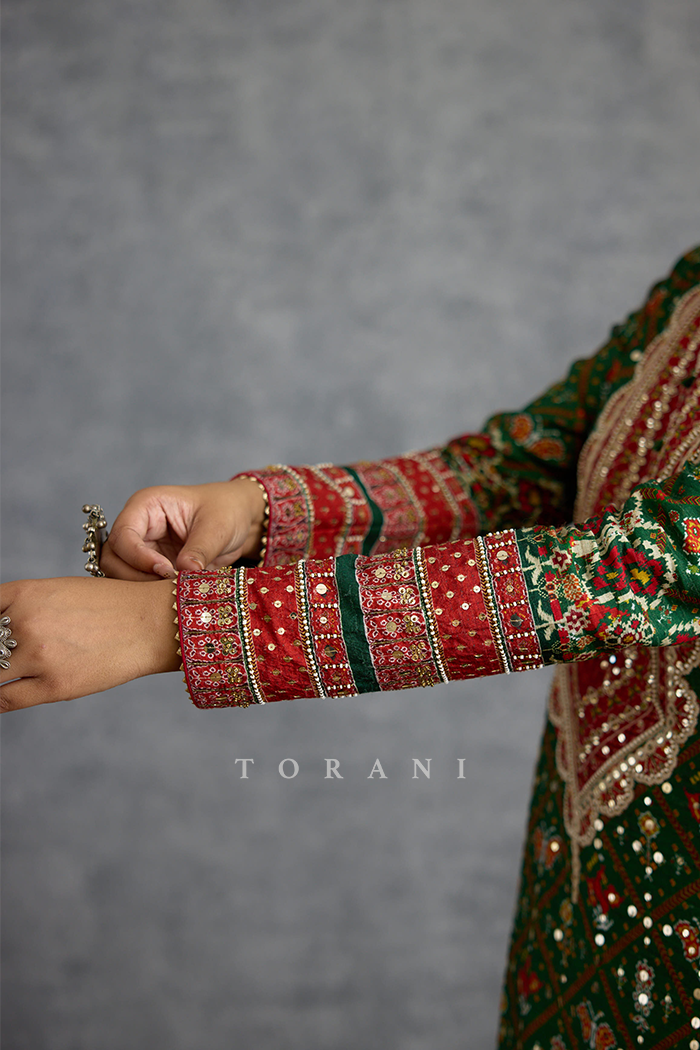 Harit Afsaneh Kurta Set