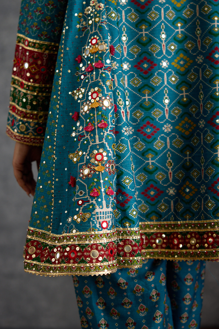 Varnaabha Baroque Kurta Set