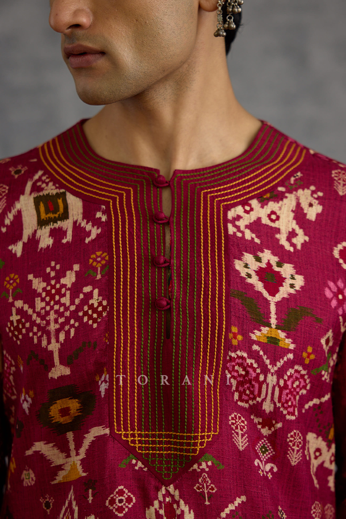 Chitrit Surkh Kurta Set