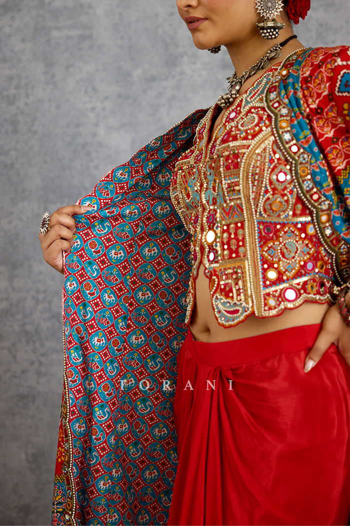 Sunehra Varnaabha Jacket Set
