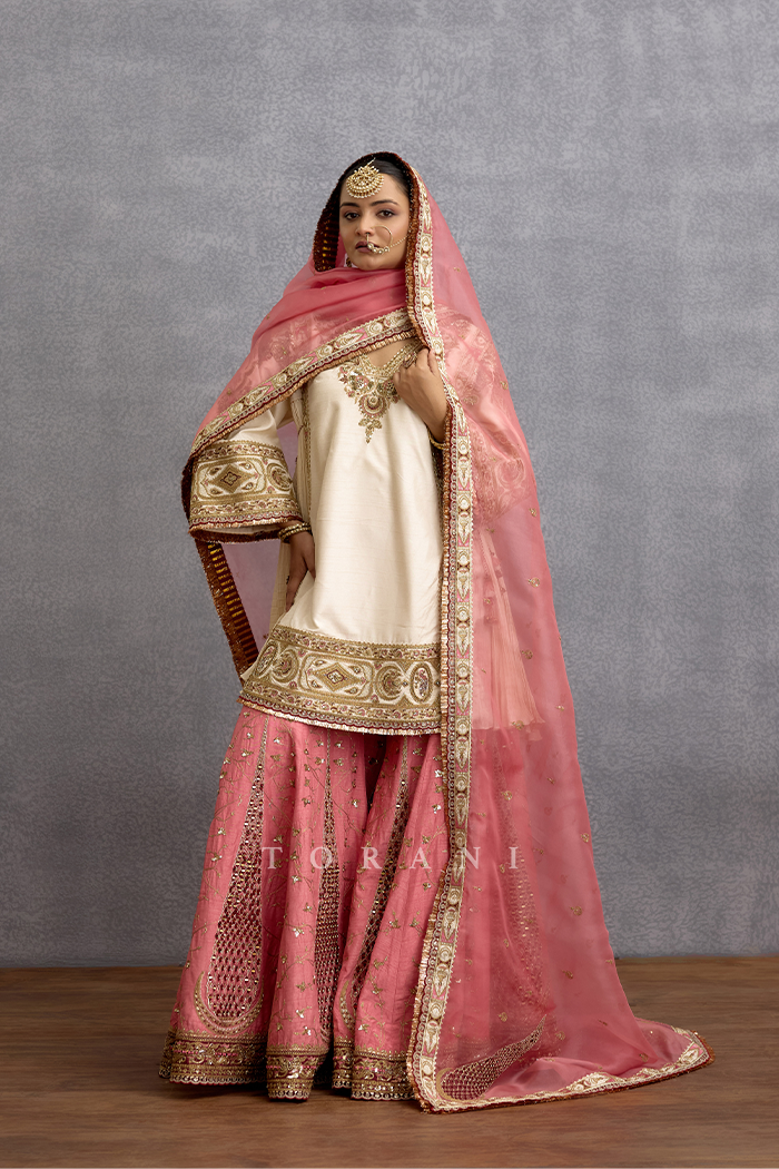 Mahtabe Insiya Odhni