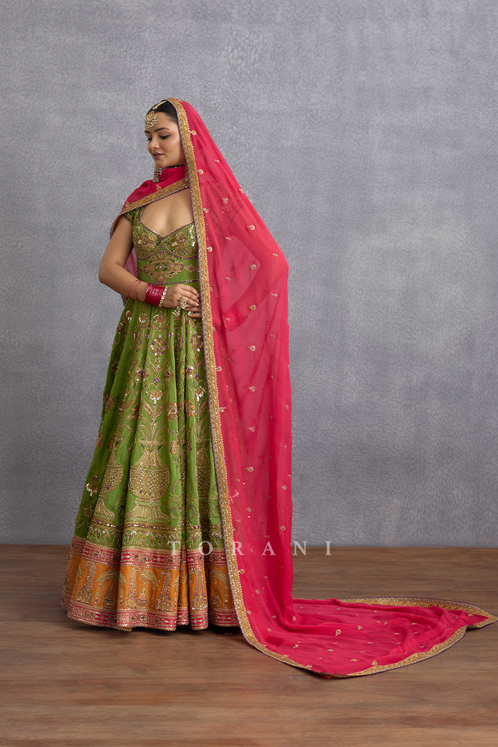 Dilkash Naureen Odhni