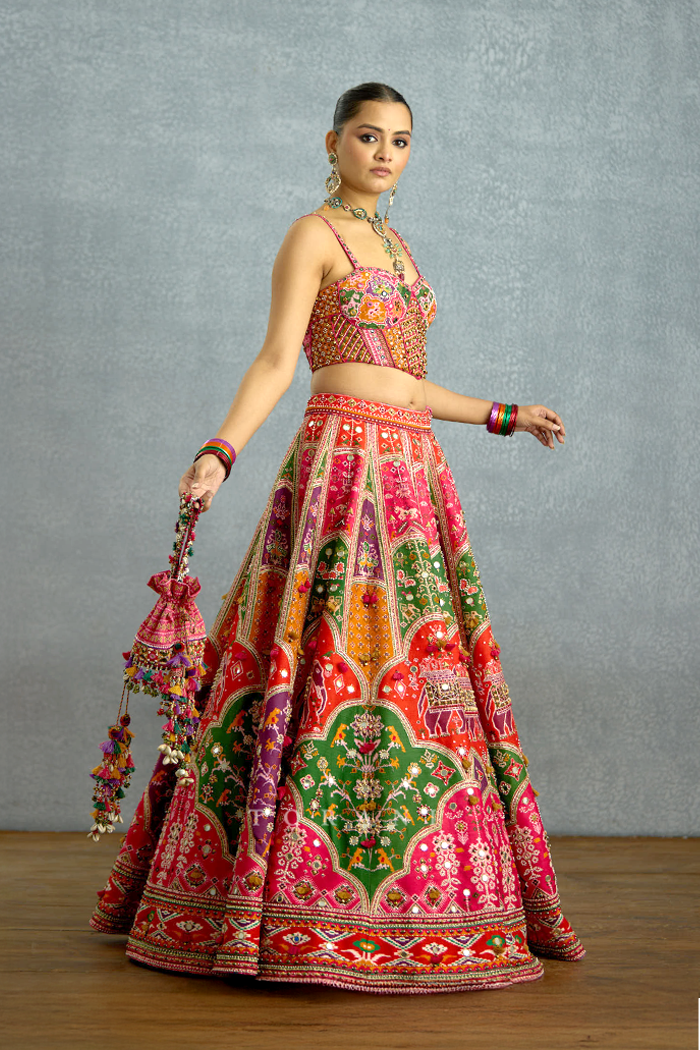 Rangili Dhruvi Drashti Patola Potli