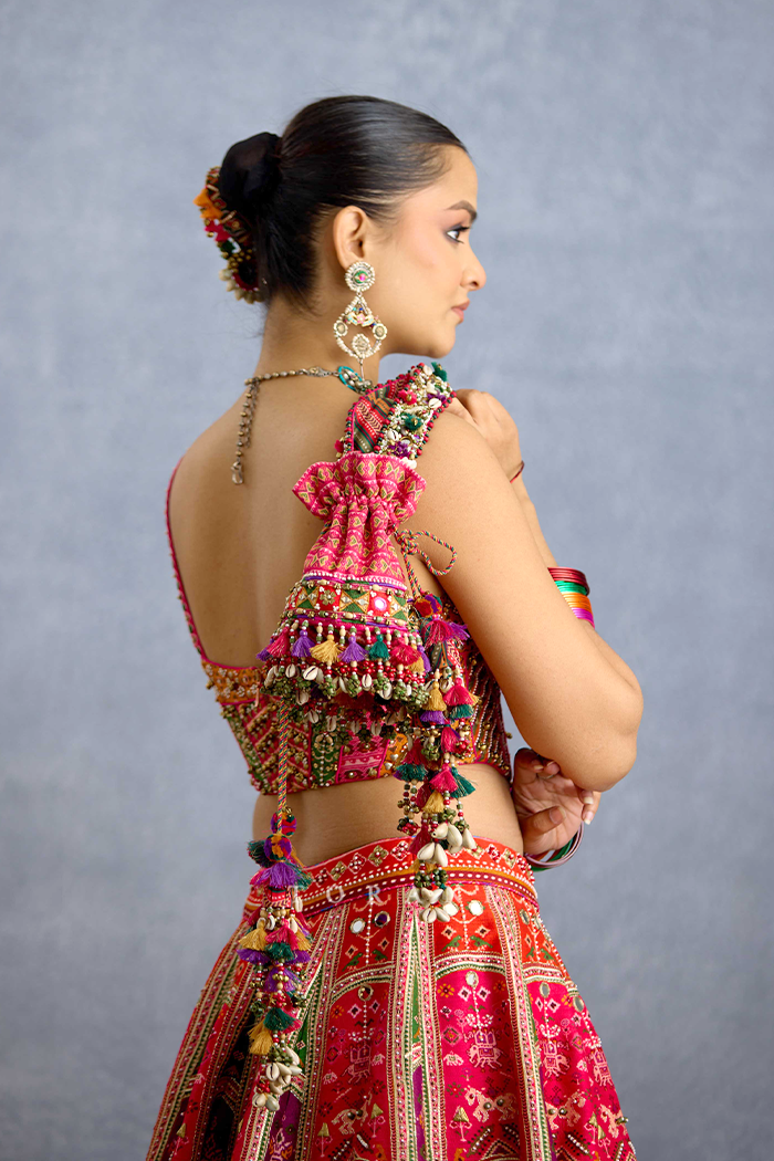 Rangili Dhruvi Drashti Patola Potli