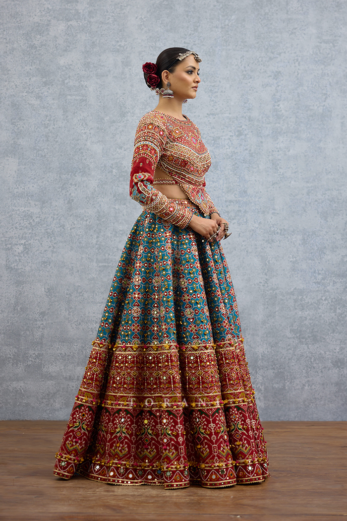 Kanak Varnaabha Lehenga Set