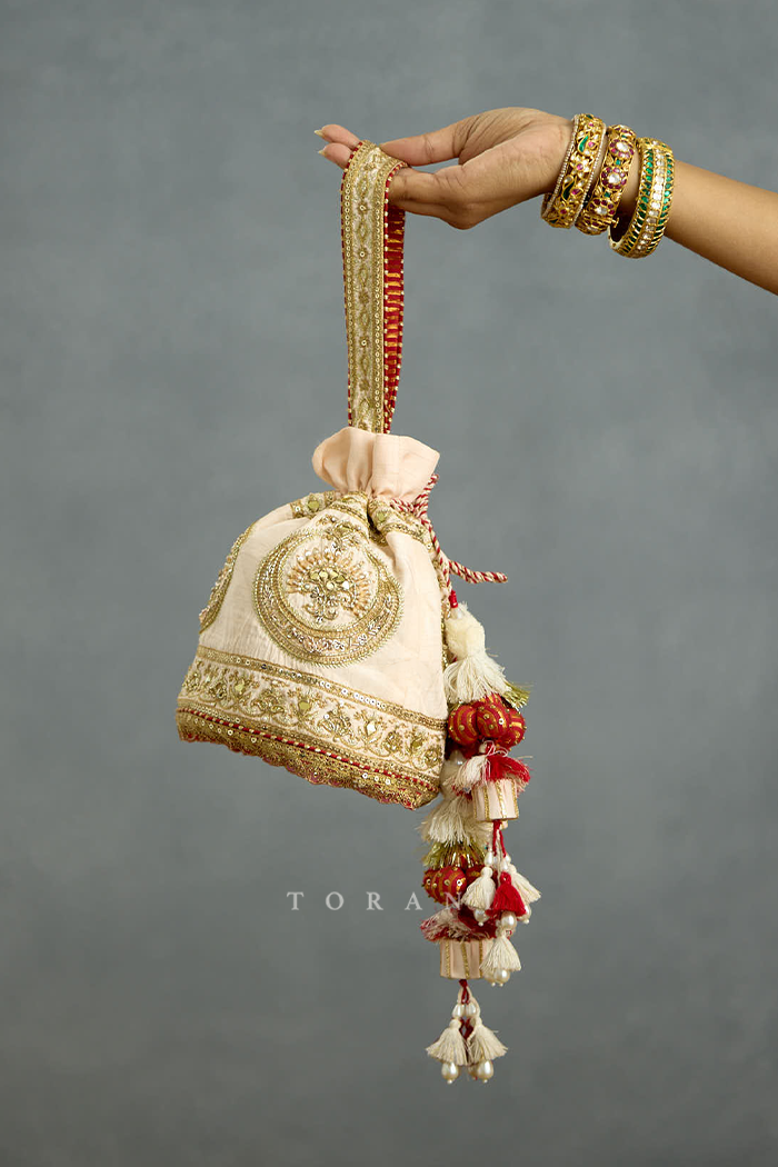 Mahtabe Fareedan Potli