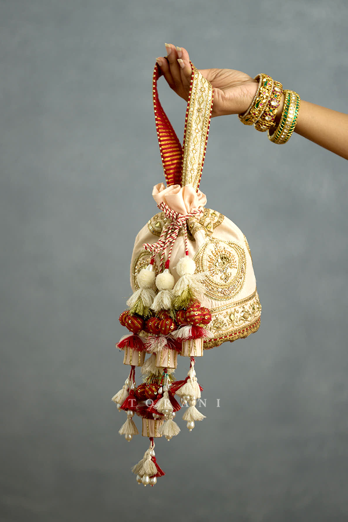 Mahtabe Fareedan Potli