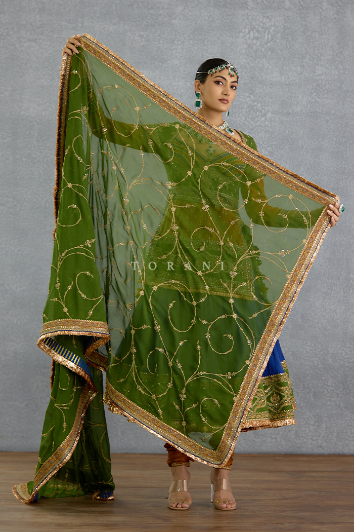 Zunairah Azraa Odhni