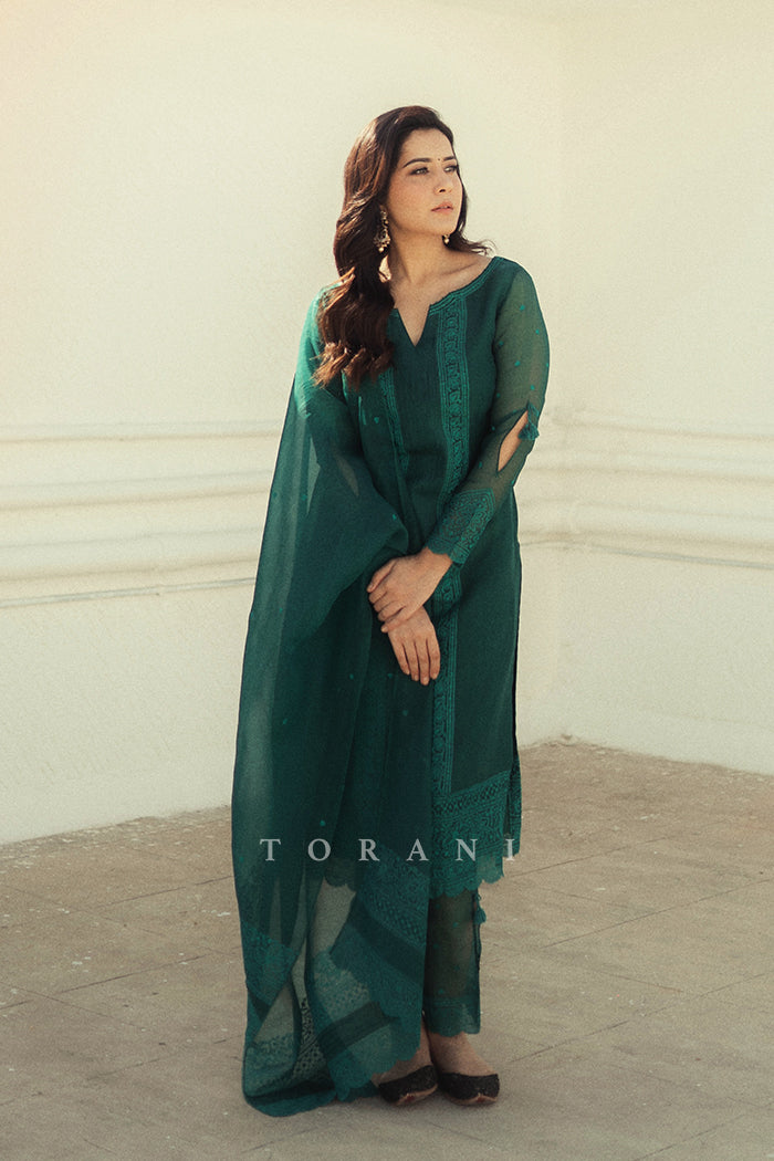 Rashi Khanna In Our Sabz Abhra Kurta Set