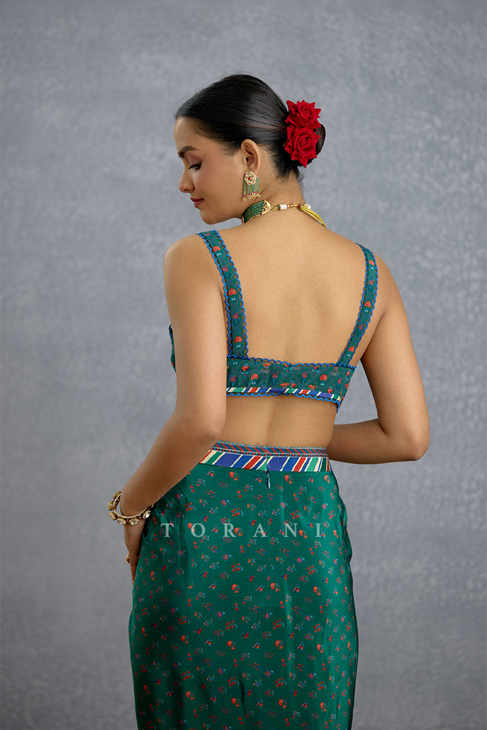 Mayurakshi Neelrang Cape Set