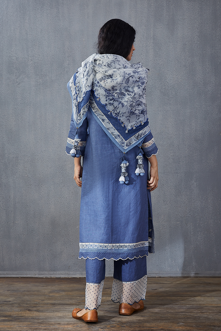 Neeli Gauraiya Akashi Scarf