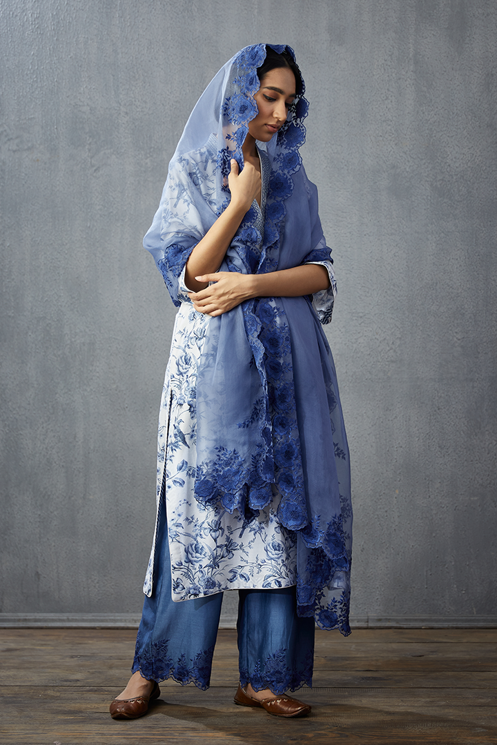 Neeli Gauraiya Geetha Kurta Set