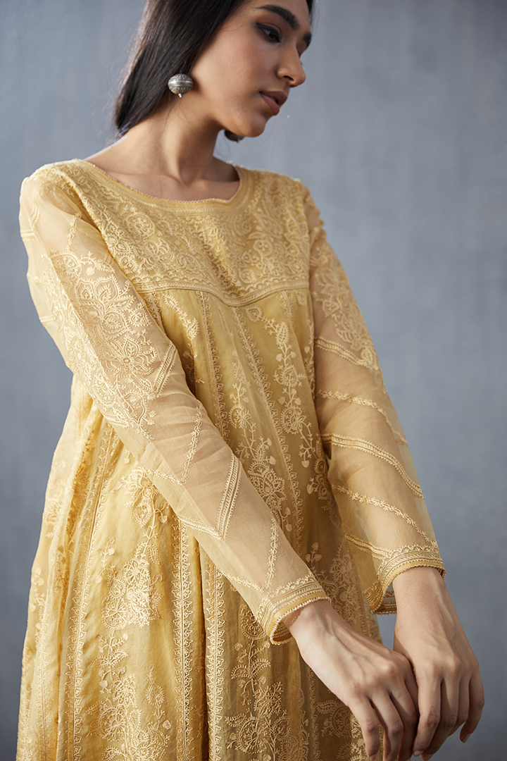 Sunehra Kalidaar Paavni Kurta Set