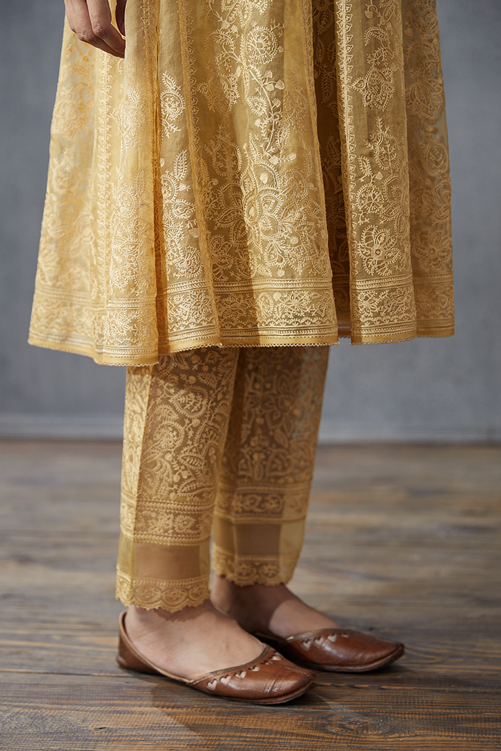 Sunehra Kalidaar Paavni Kurta Set