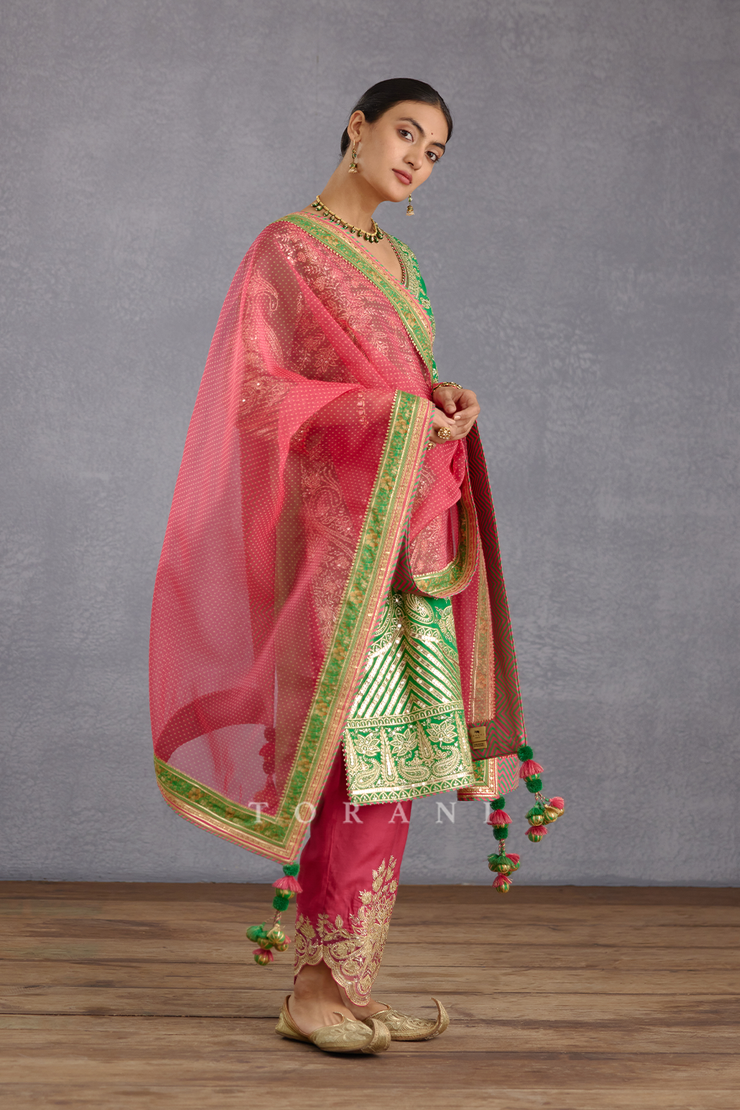 Rang Raas Zarin Odhni