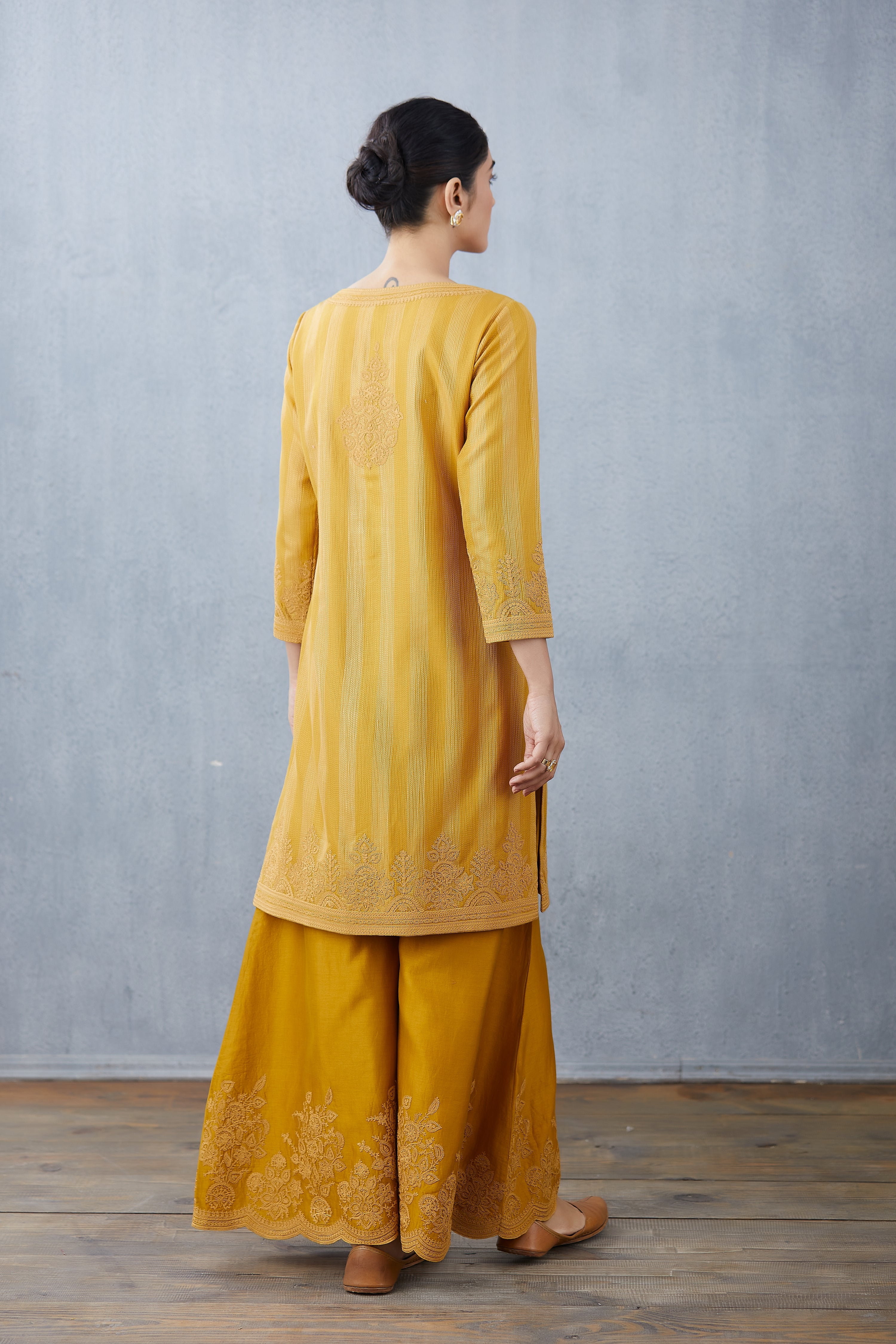 Sunehra Miriana Kurta Set