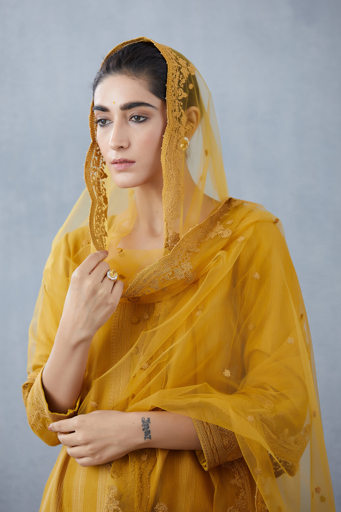 Sunehra Miriana Odhni