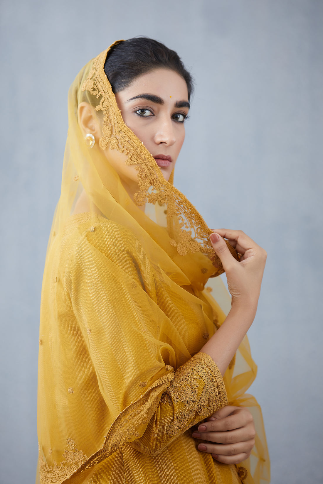 Sunehra Miriana Odhni