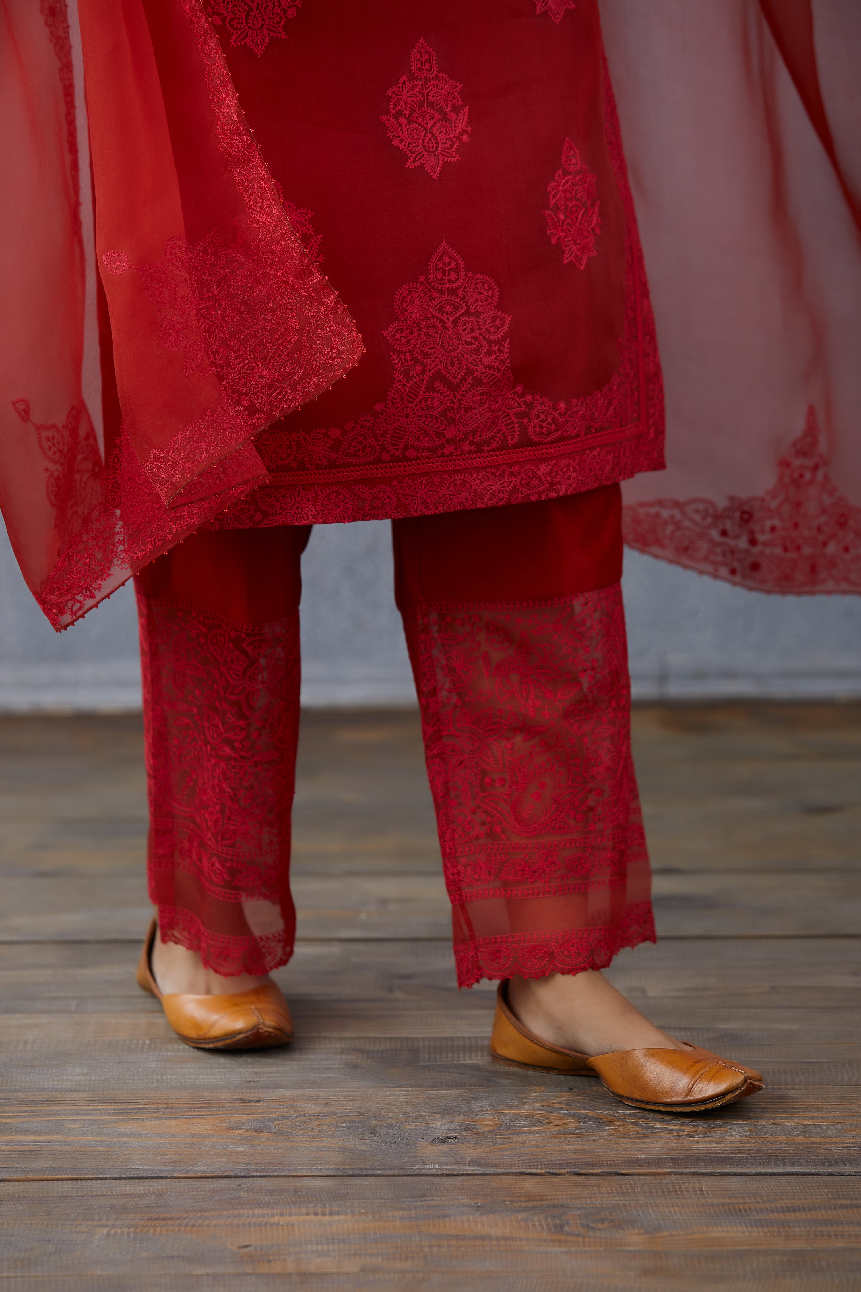 Surkh Aadrita Kurta Set