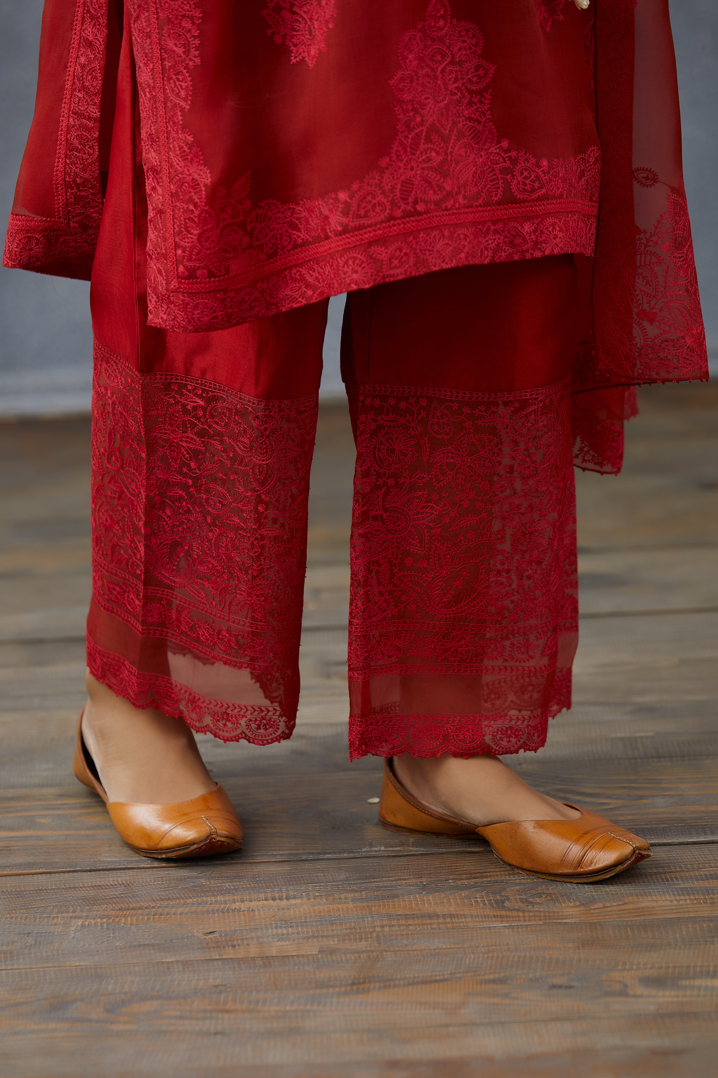 Surkh Aadrita Kurta Set