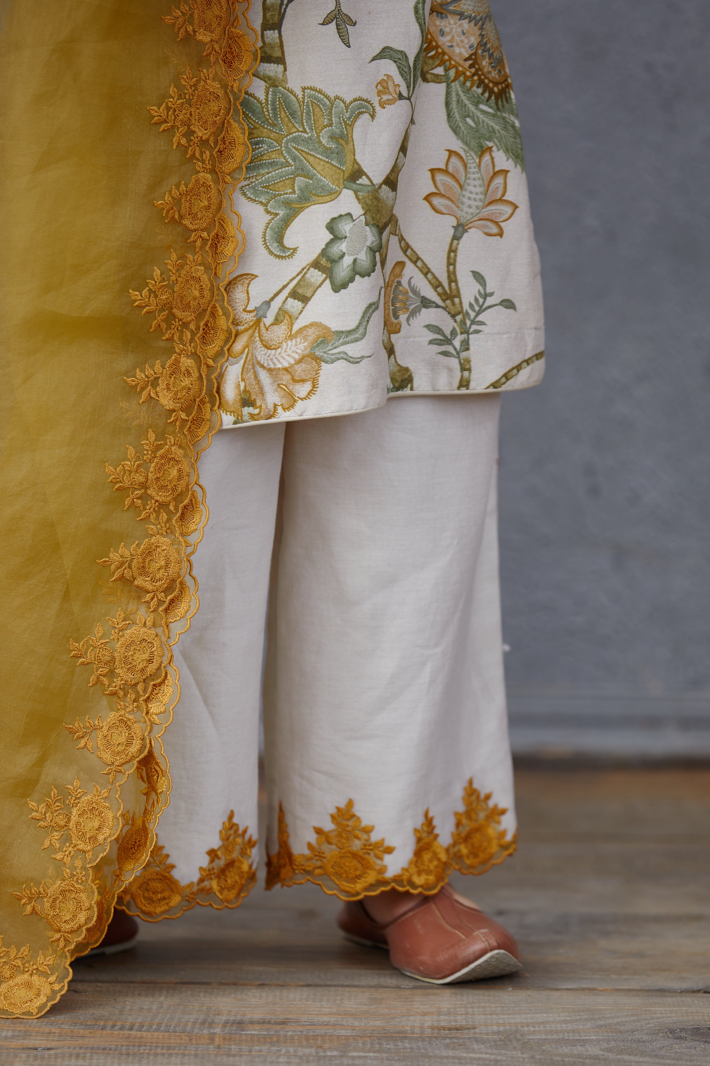 Sarso Namra Kurta Set