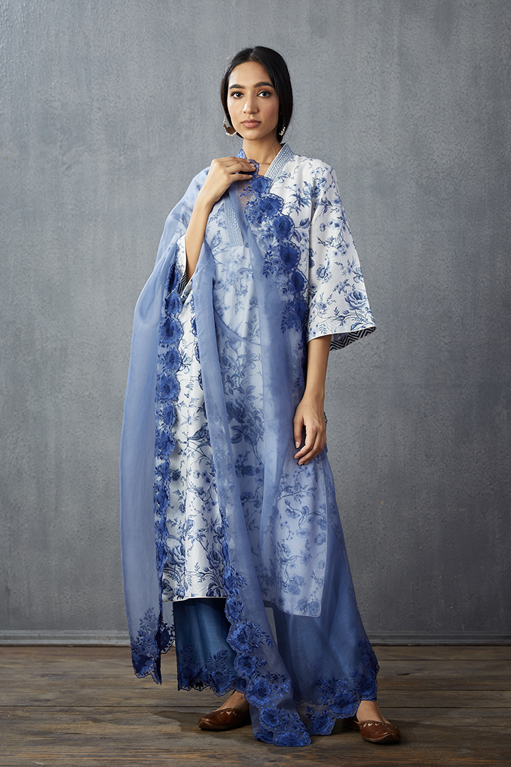 Neeli Gauraiya Geetha Kurta Set