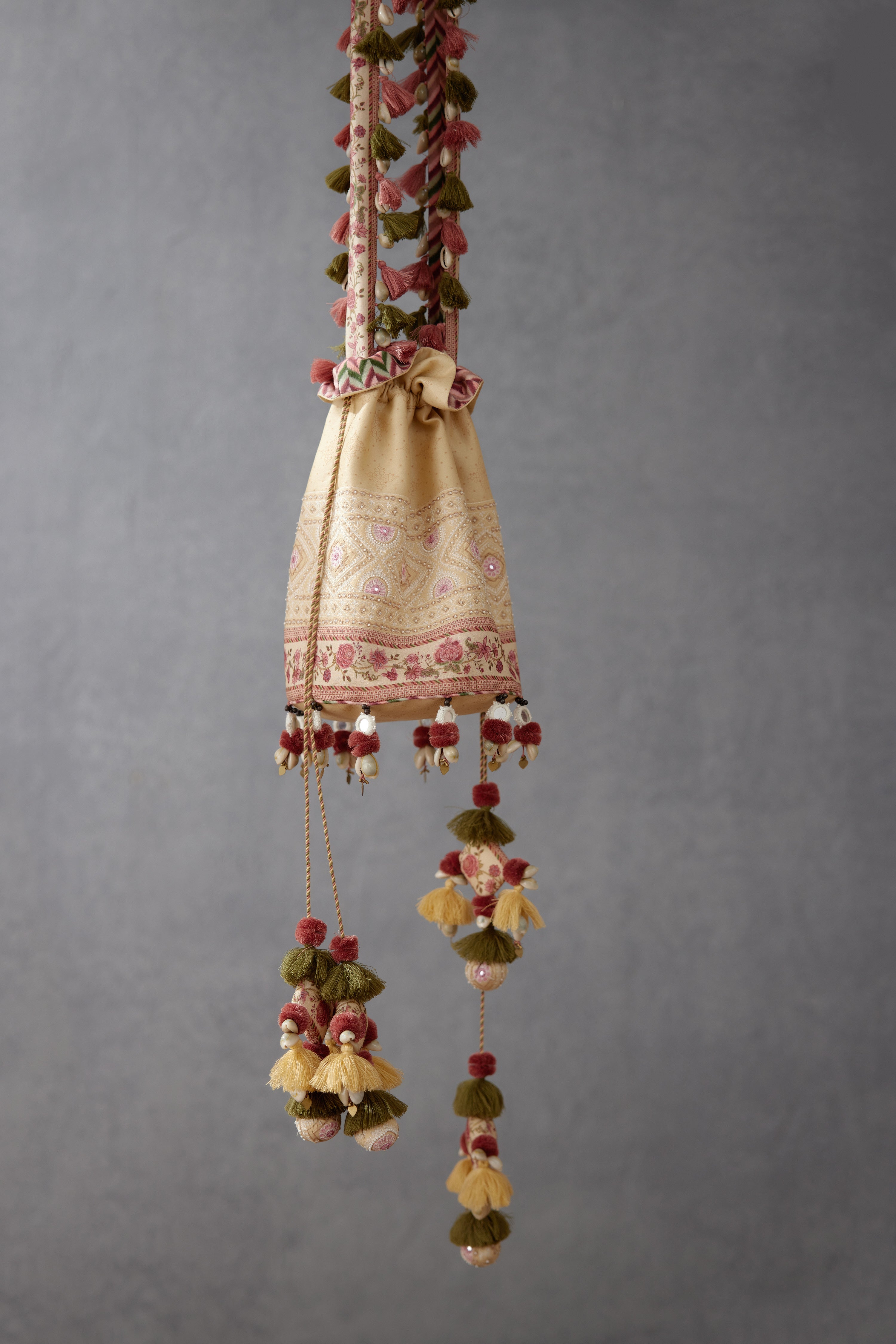 Kasturi Mariyam Saddle Potli