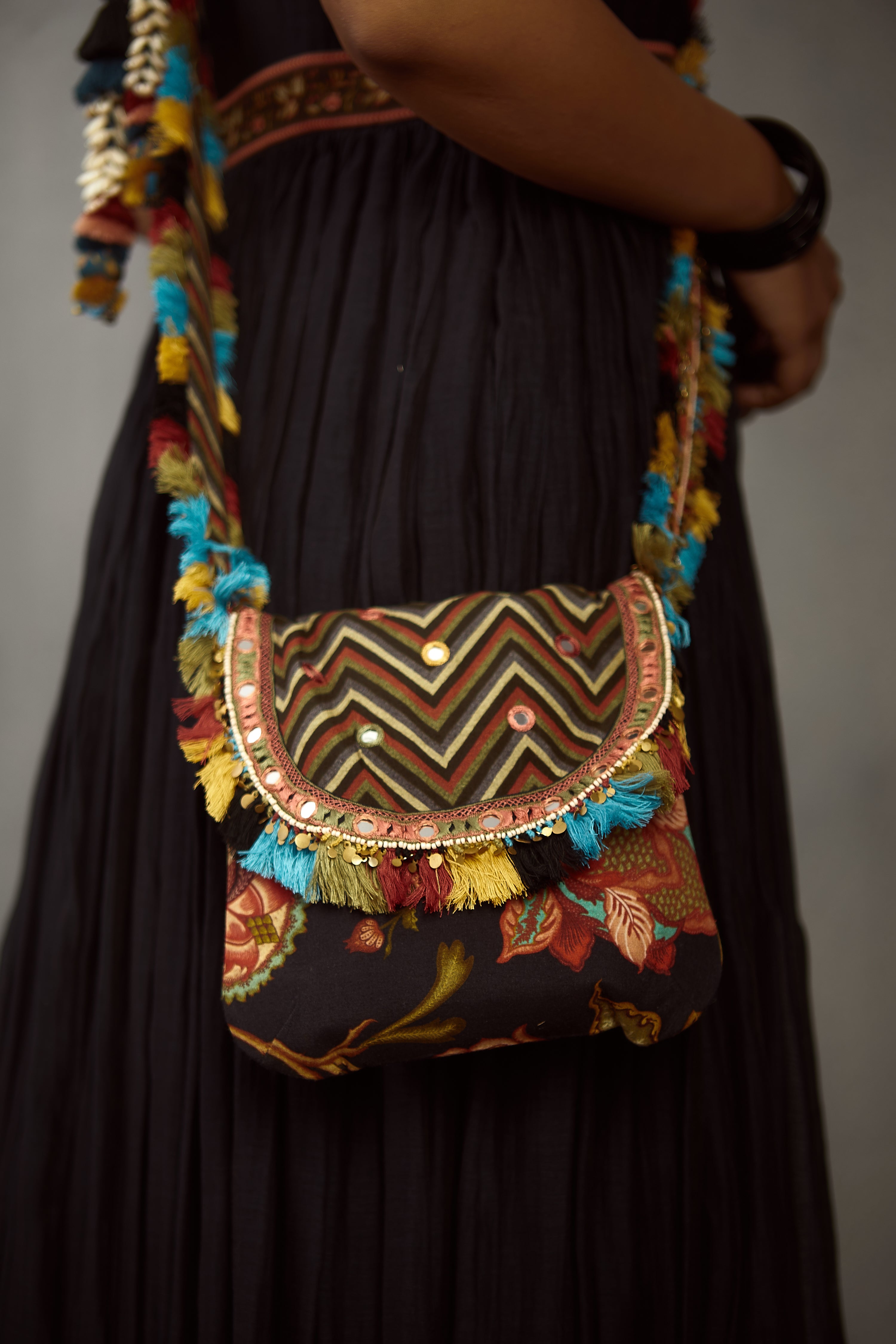 Nisha Sheesha Jhallar Basta