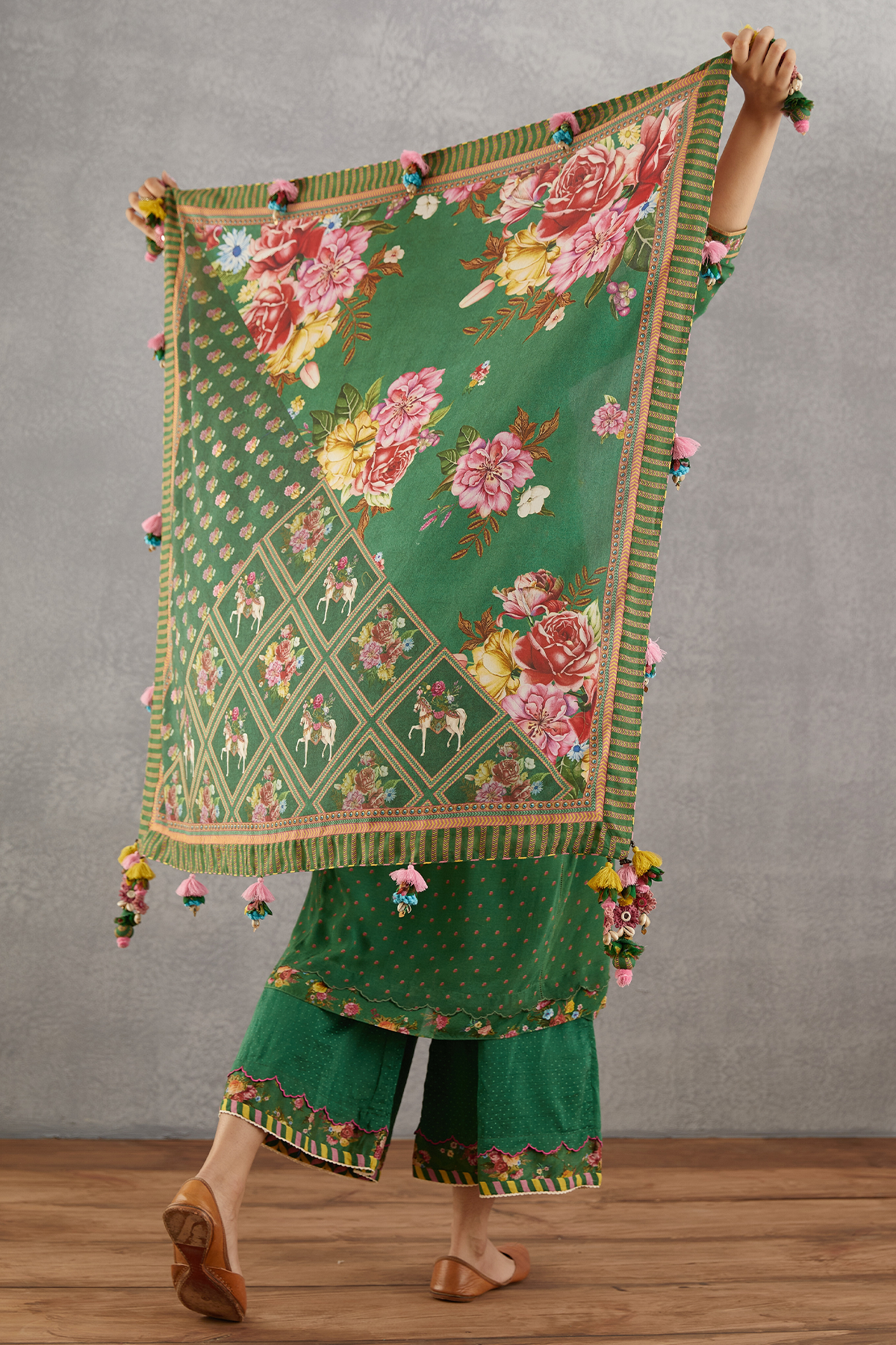 Panna Trikoniya Scarf