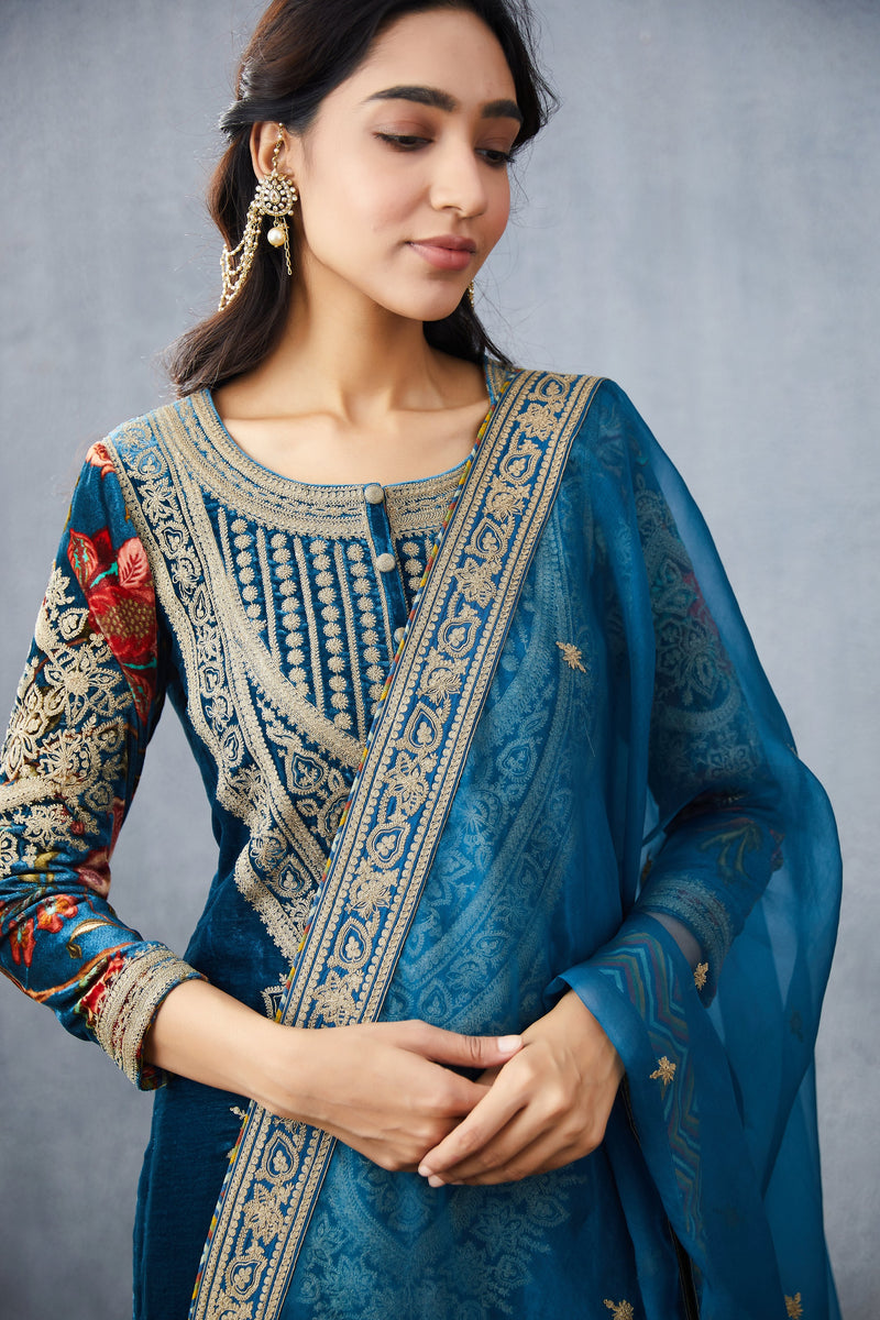 Embroidered kurta set in Silk Velvet with Organza Dupatta