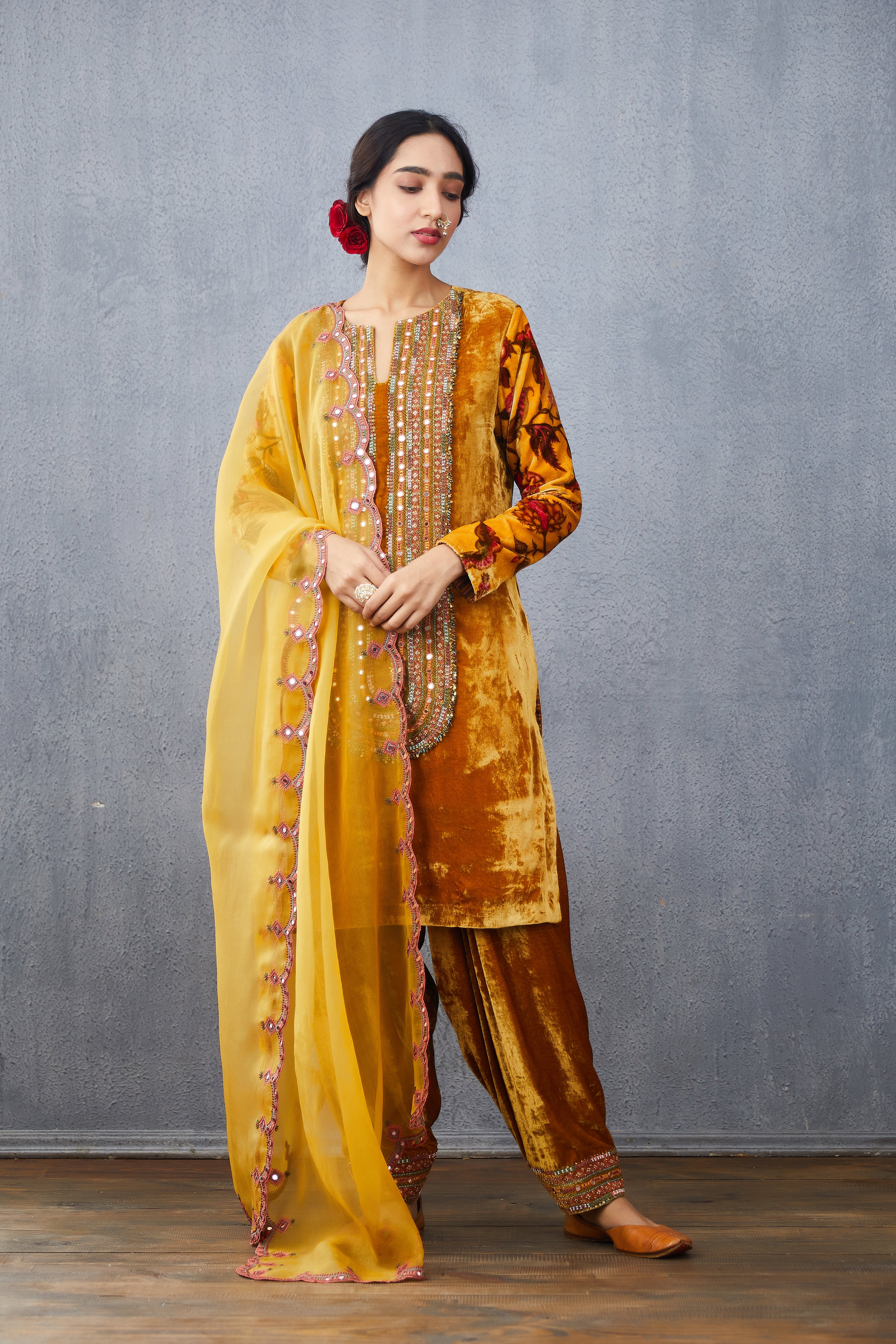 Sunehra Waheeda Odhni