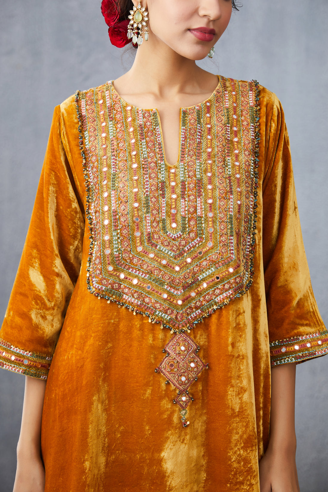 Sunehra Makhmal Paakizah Kurta Set