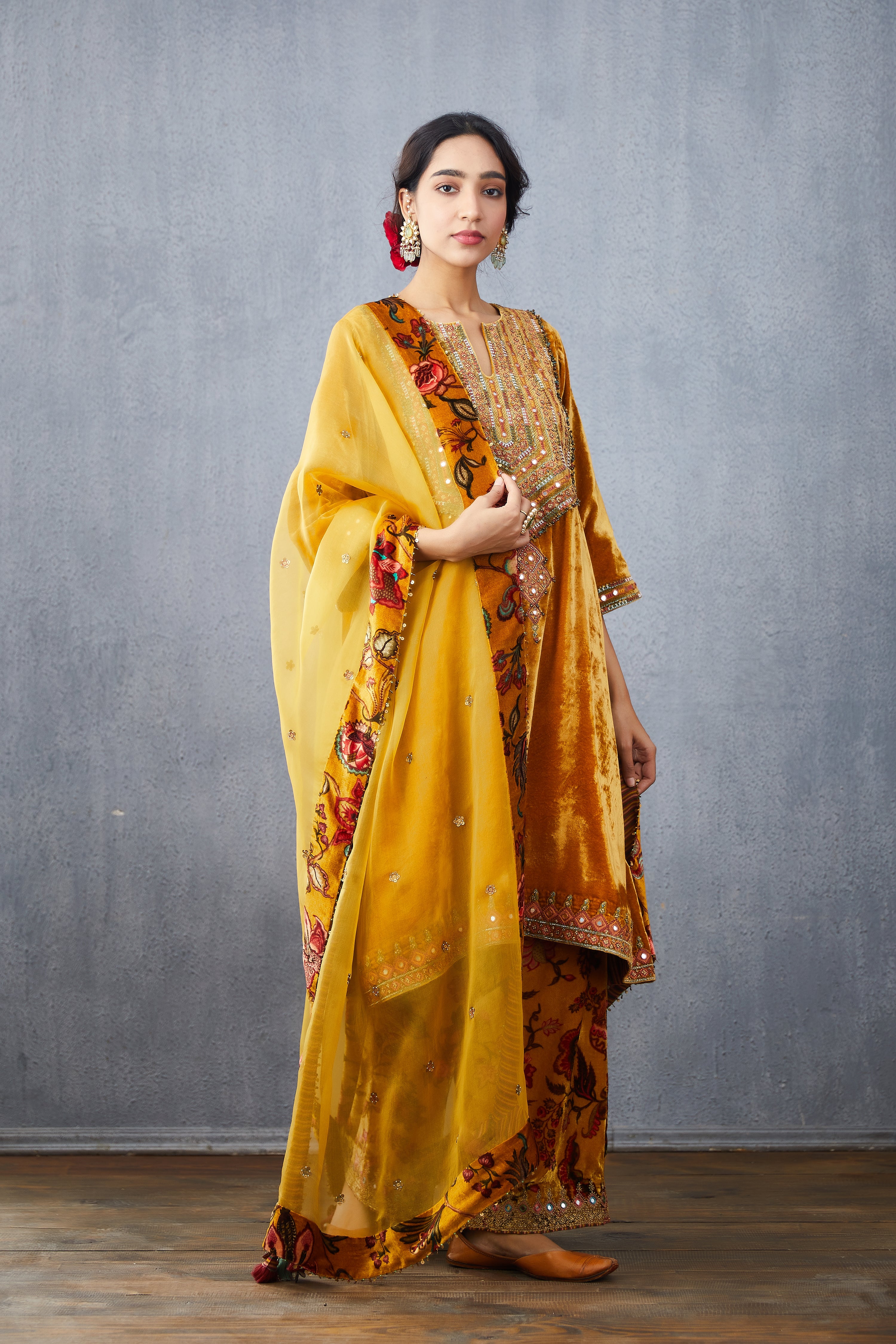 Sunehra Firdous Odhni