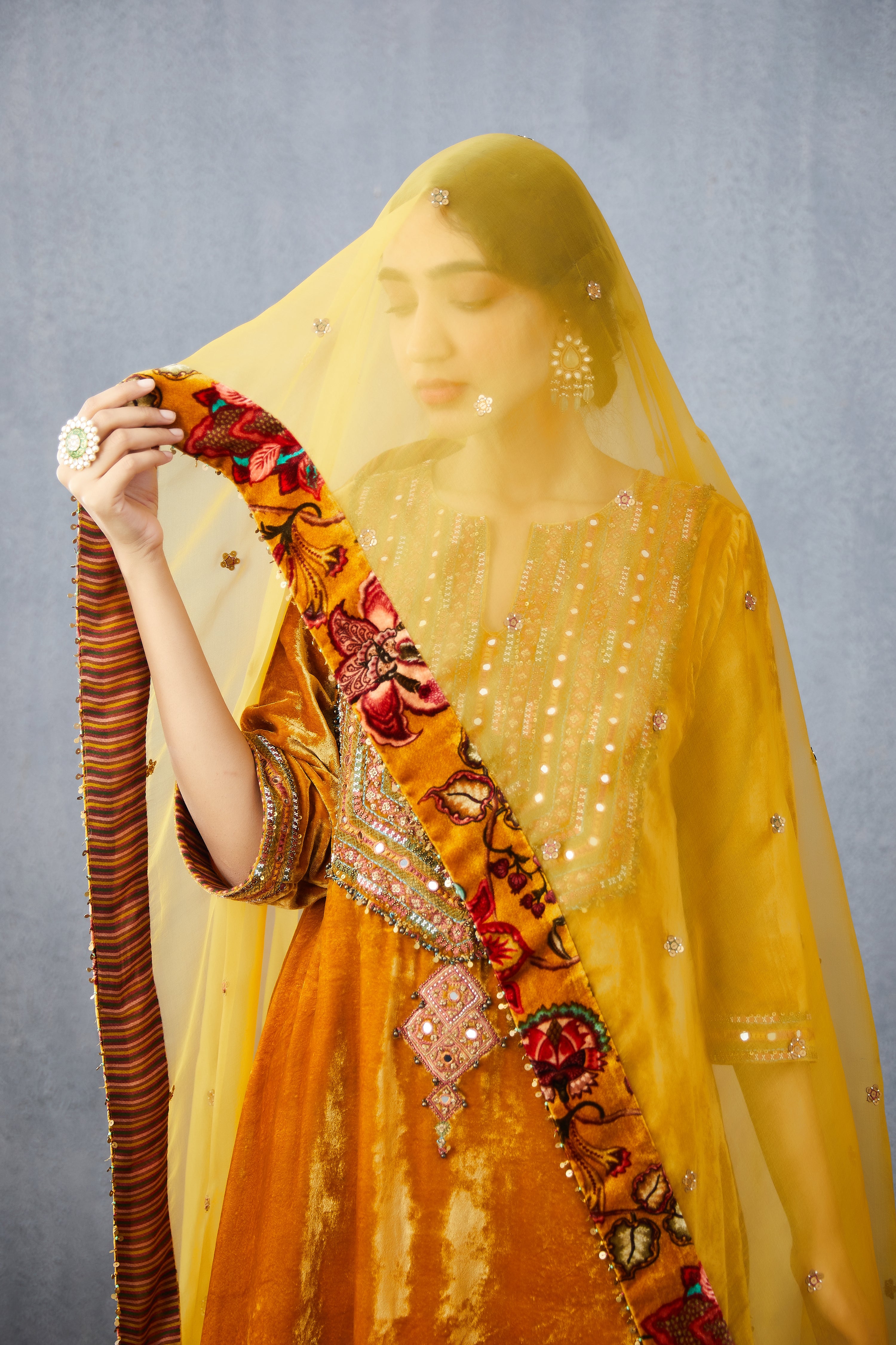 Sunehra Firdous Odhni