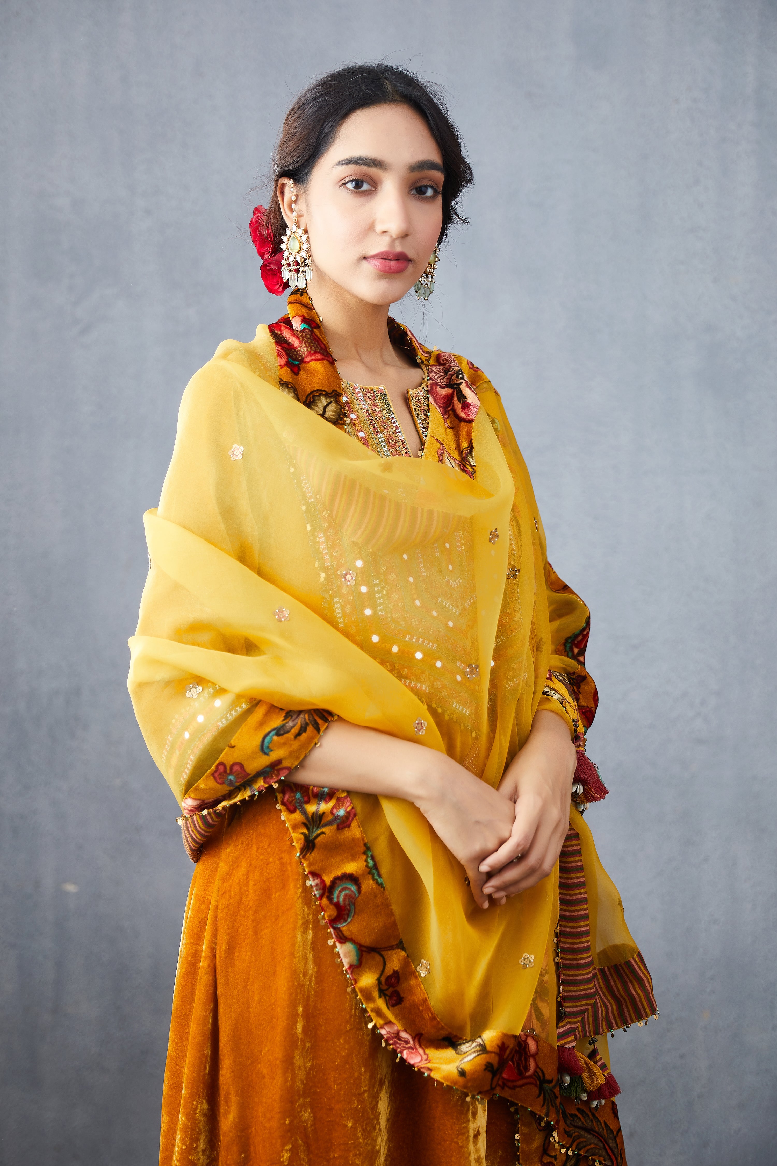 Sunehra Firdous Odhni