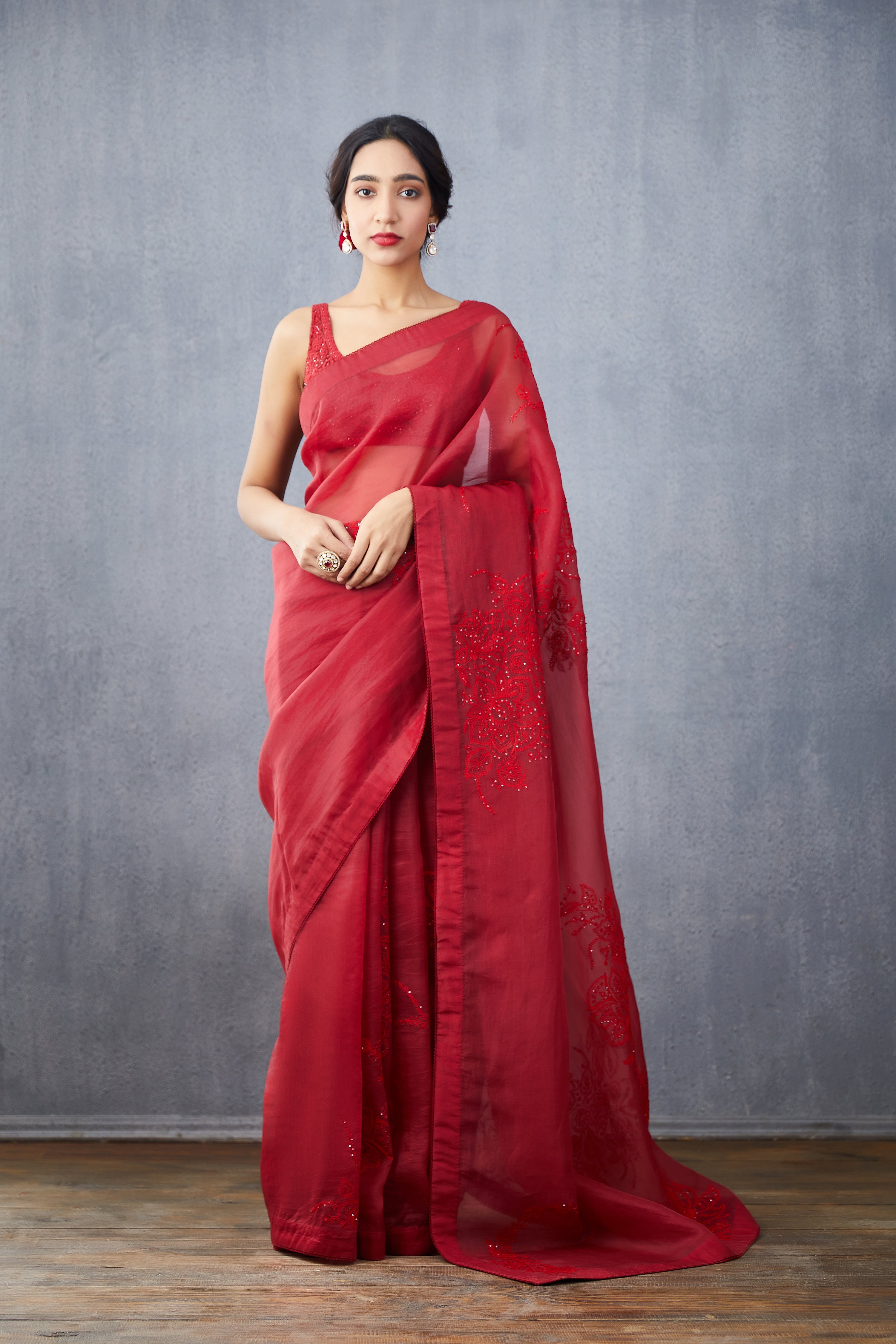 Surkh Daavya Saree