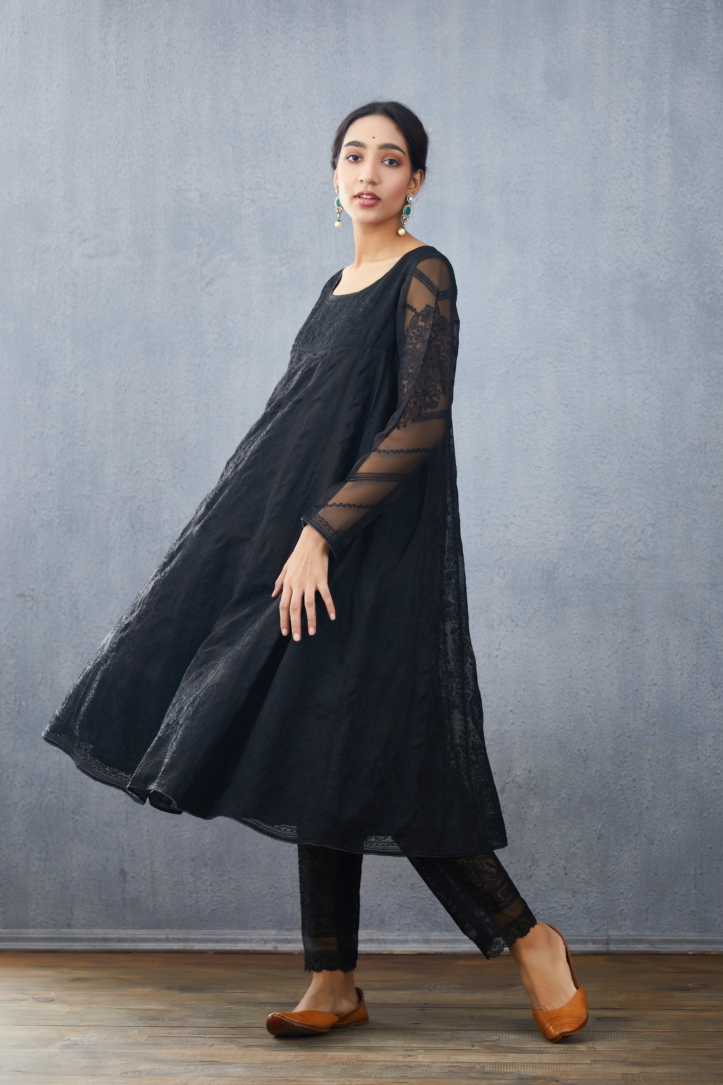 Gulghast Kalidaar Paavni Kurta Set