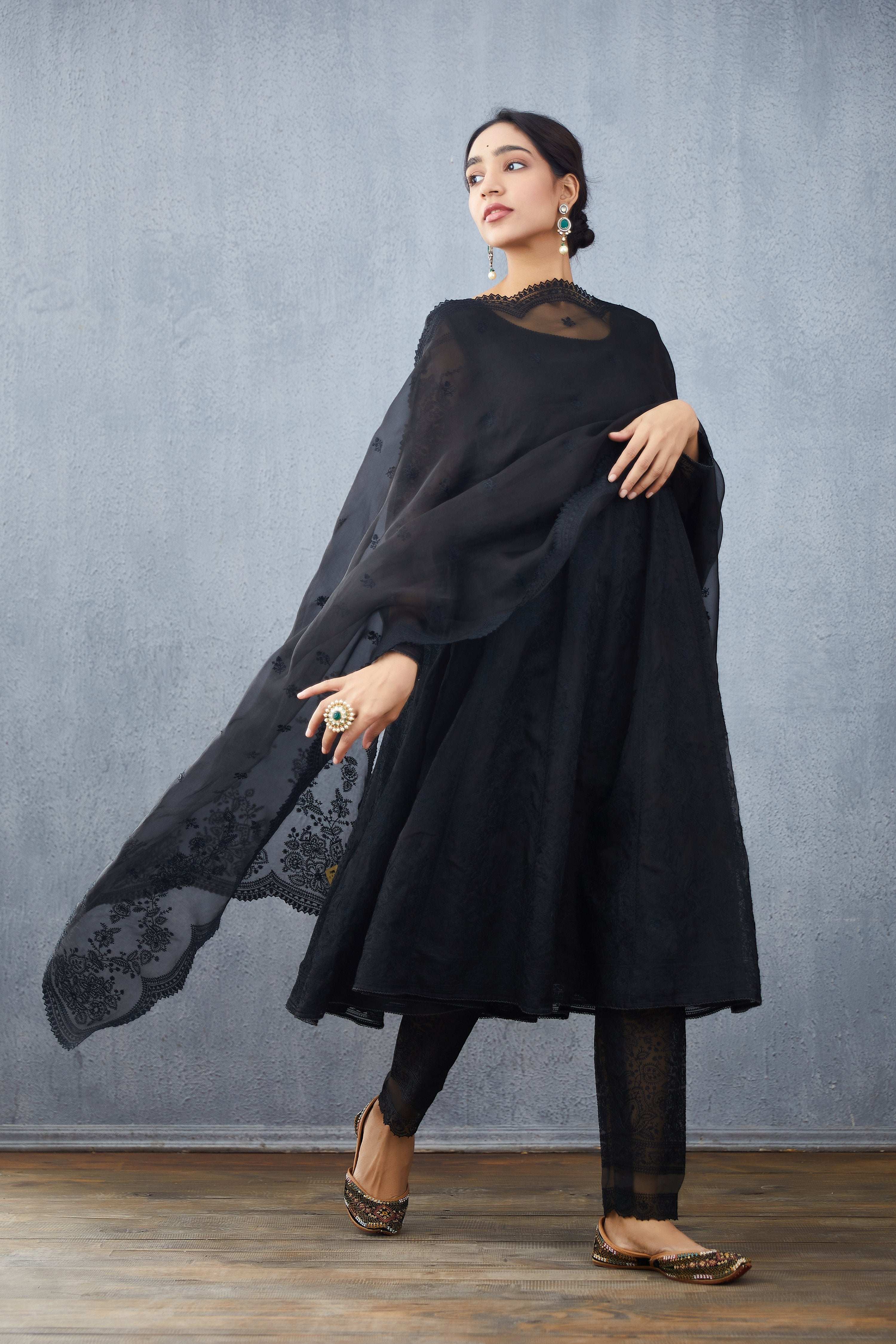 Gulghast Kalidaar Paavni Kurta Set