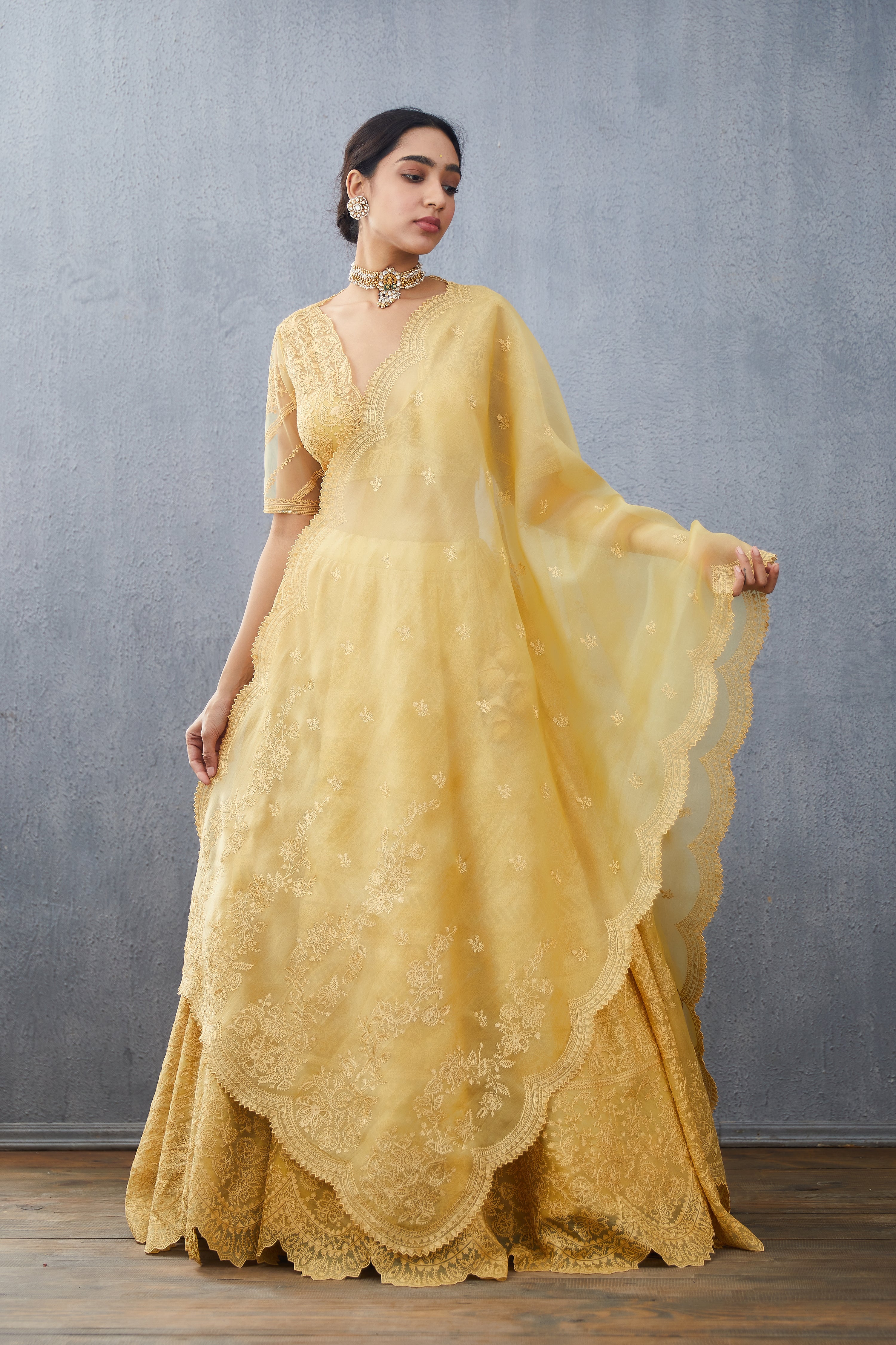 Sunehra Advaita Odhni