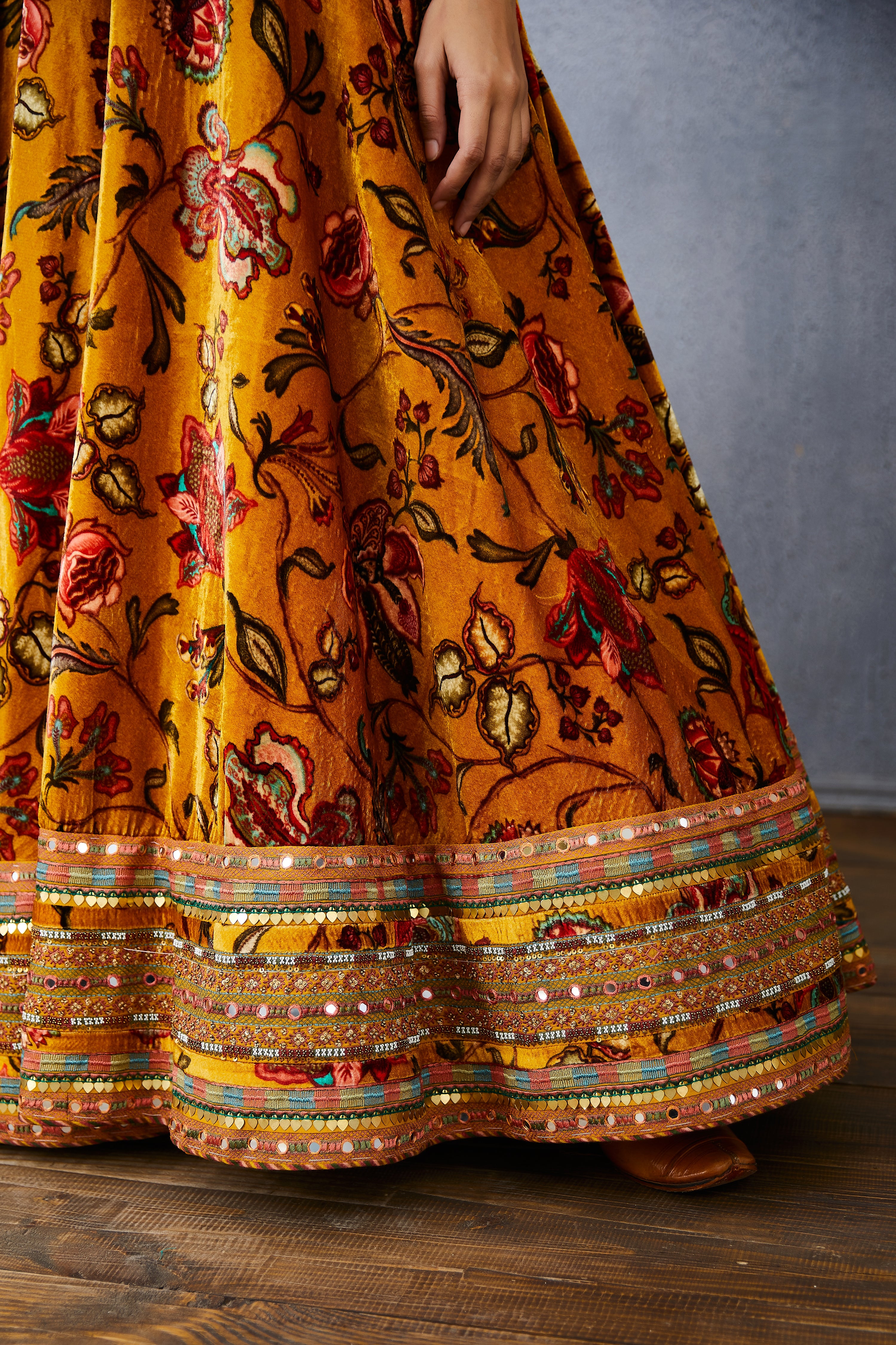 Sunehra Makhmal Firdouz Anarkali Set