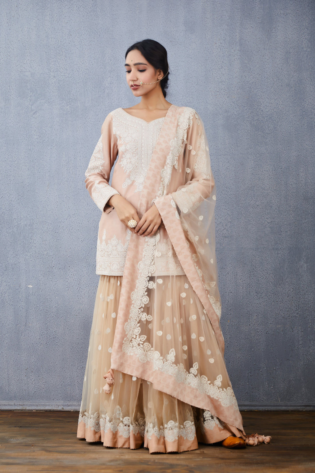 Neera Vedika Odhni