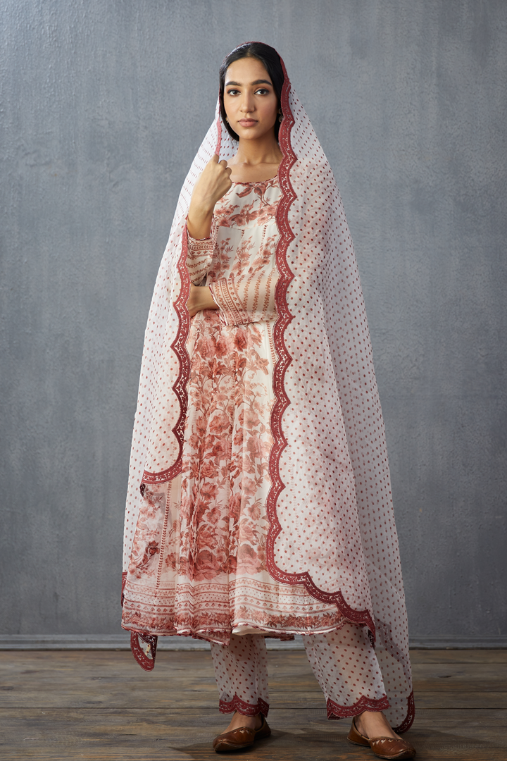 Bhuri Gauraiya Swati Kurta Set