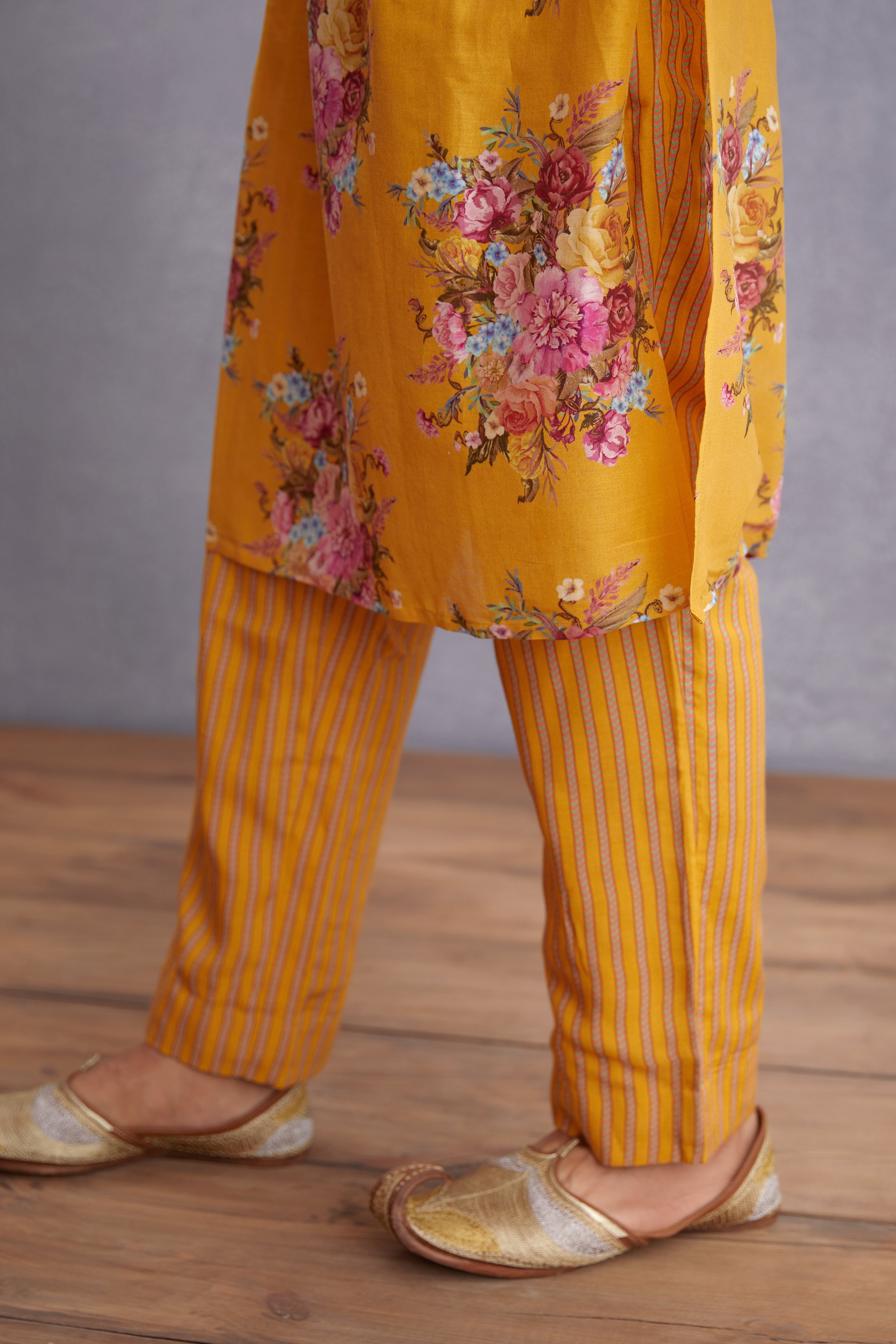 Sunehra Nisarg Kurta Set