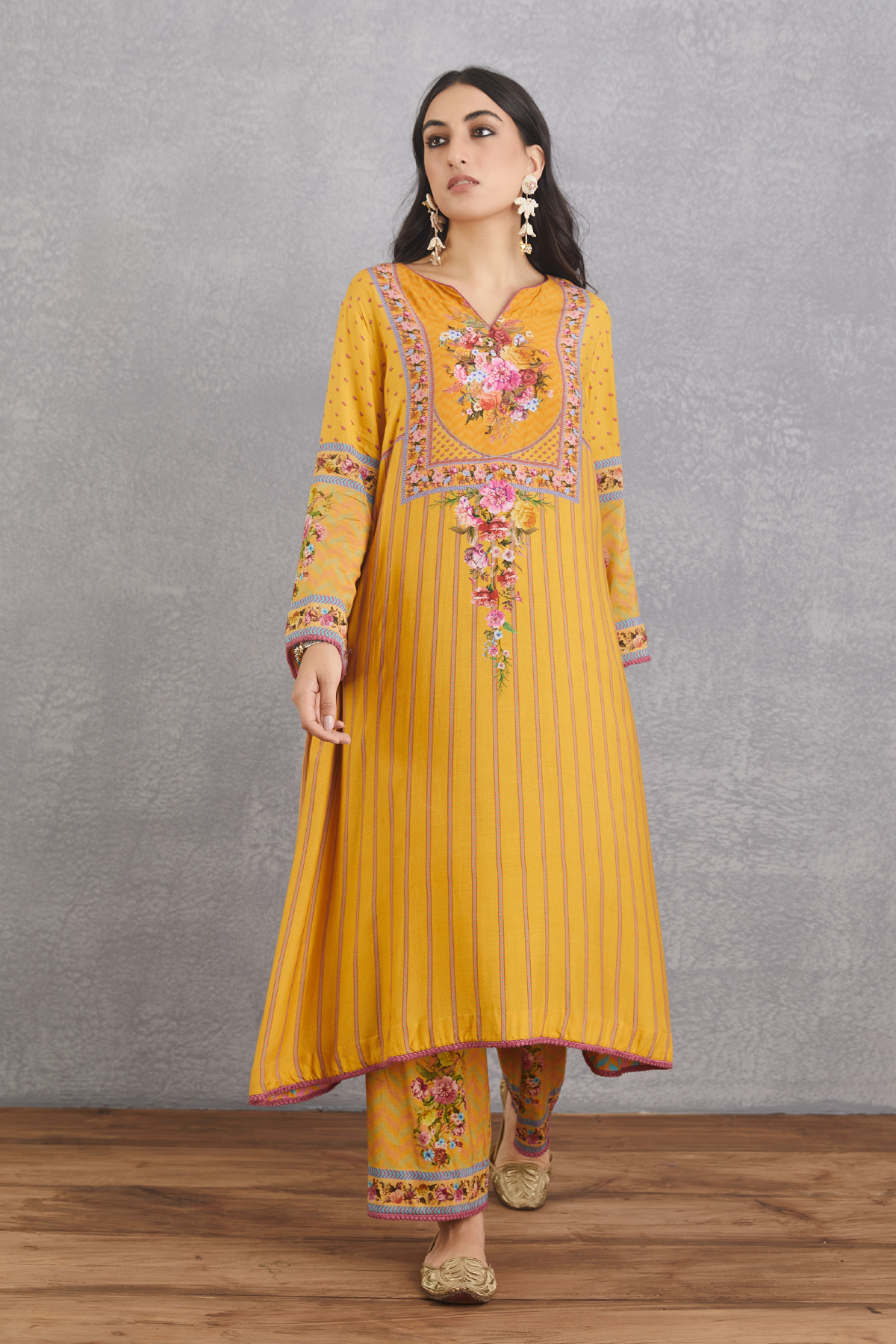 Sunehra Samar Kurta Set