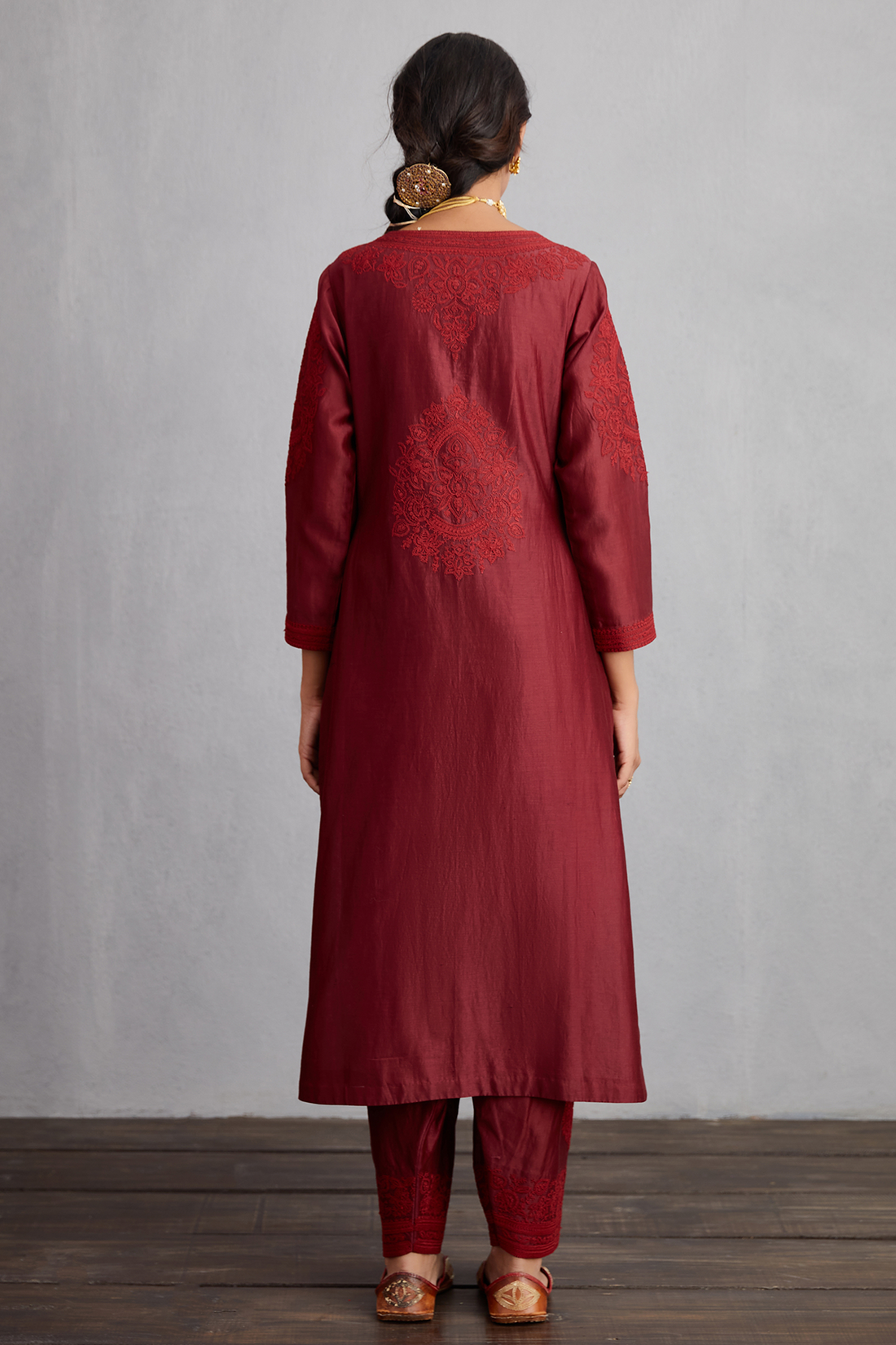 Sanobar Revaa Kurta Set