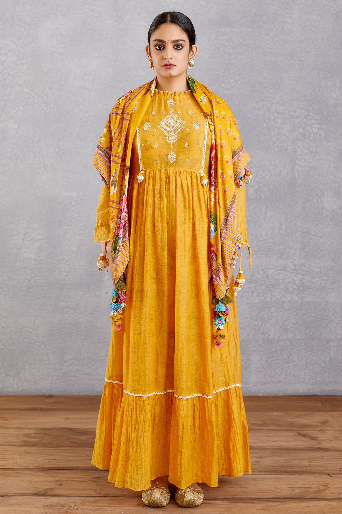 Sunehra Trikoniya Scarf