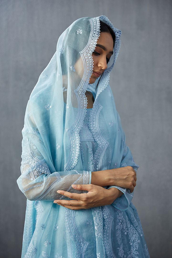 Aasmani Paavni Odhni