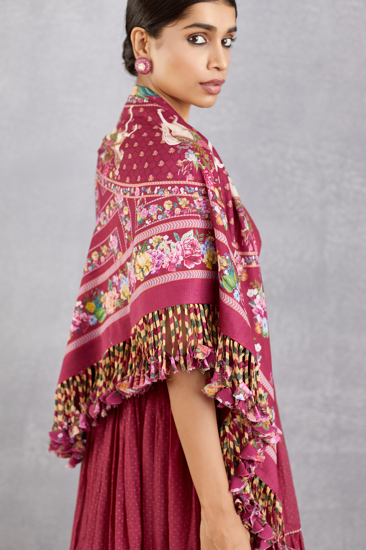 Manika Roshey Latkan Scarf