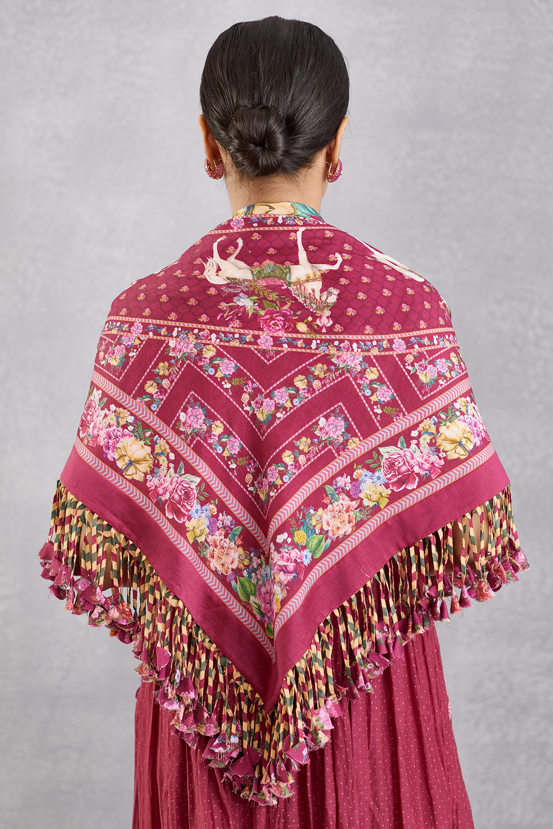 Manika Roshey Latkan Scarf